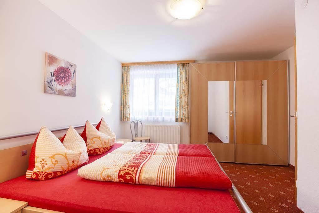 Bed and Breakfast Haus Steinbock Нойштіфт-ім-Штубайталь Екстер'єр фото