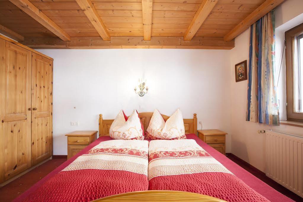 Bed and Breakfast Haus Steinbock Нойштіфт-ім-Штубайталь Екстер'єр фото