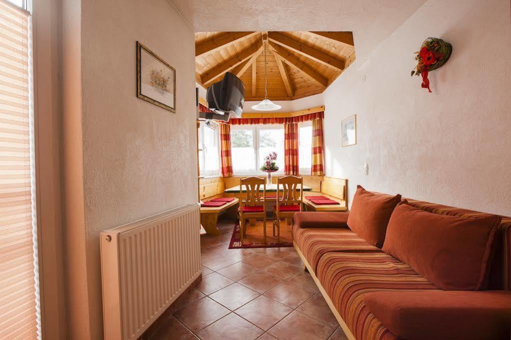 Bed and Breakfast Haus Steinbock Нойштіфт-ім-Штубайталь Екстер'єр фото
