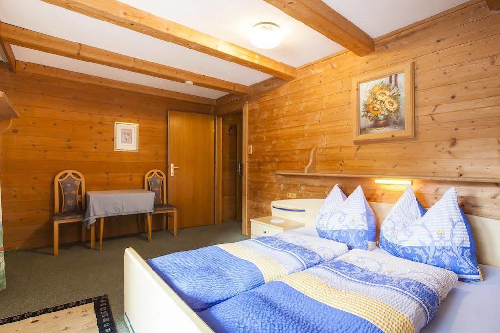 Bed and Breakfast Haus Steinbock Нойштіфт-ім-Штубайталь Екстер'єр фото