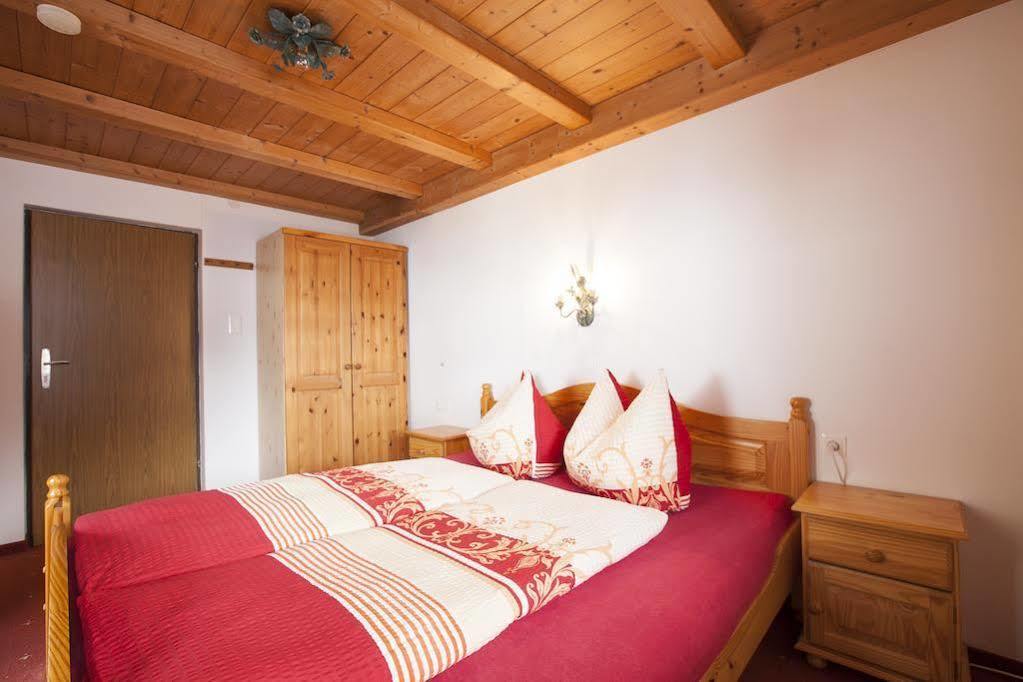 Bed and Breakfast Haus Steinbock Нойштіфт-ім-Штубайталь Екстер'єр фото